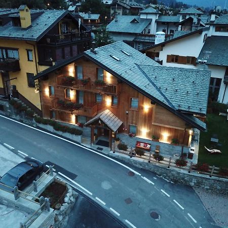 L'Abri Des Amis Hotel Courmayeur Exterior photo