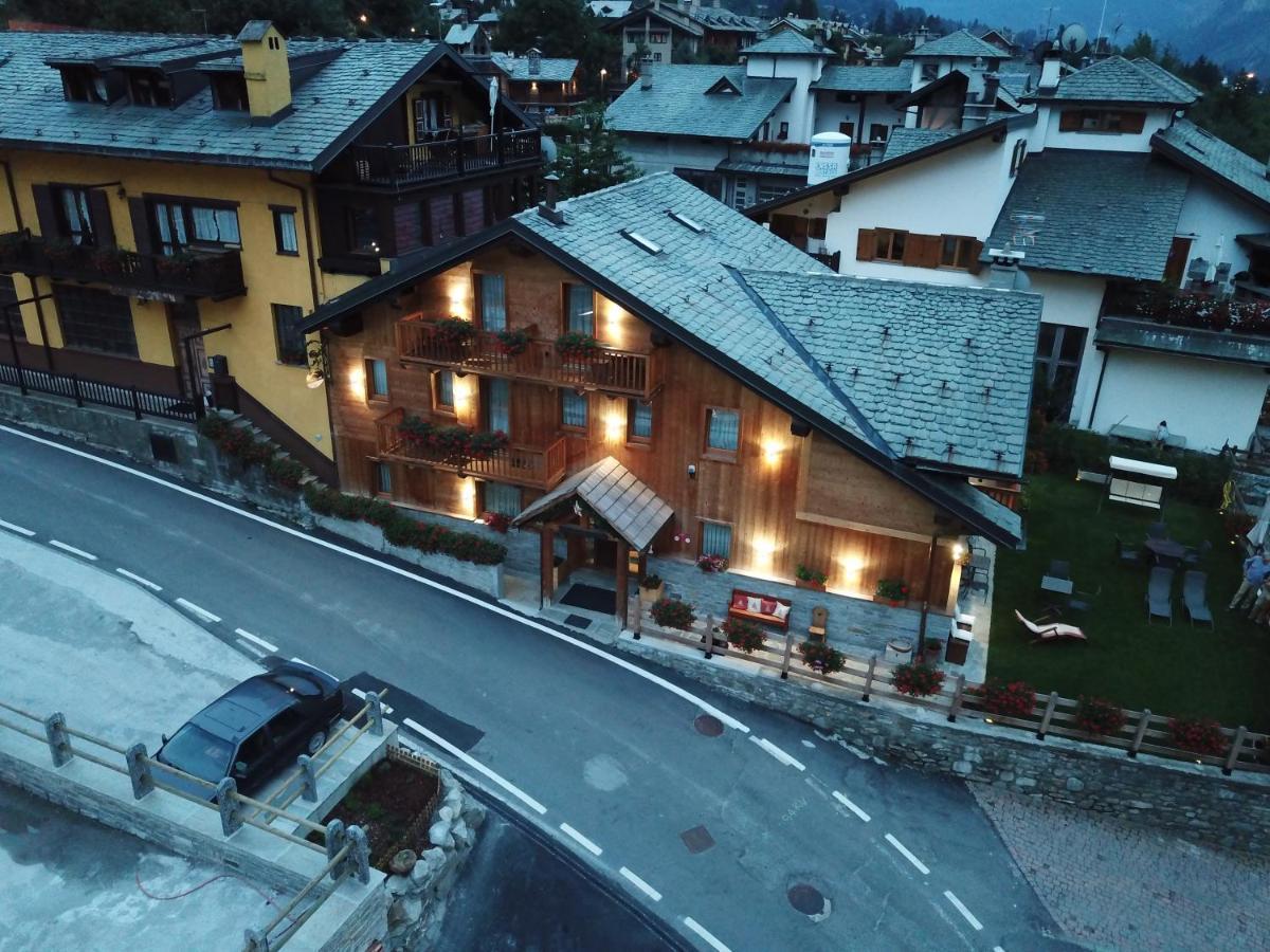 L'Abri Des Amis Hotel Courmayeur Exterior photo