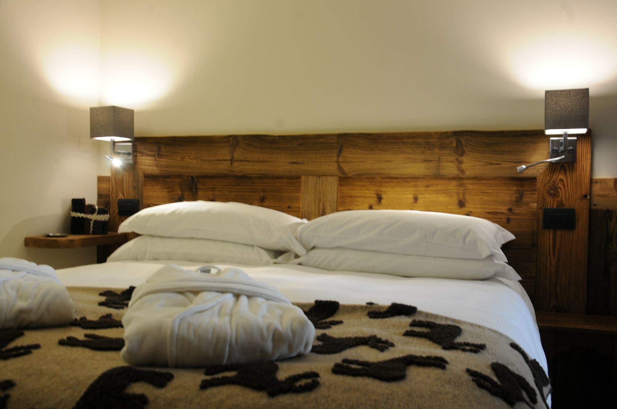 L'Abri Des Amis Hotel Courmayeur Exterior photo